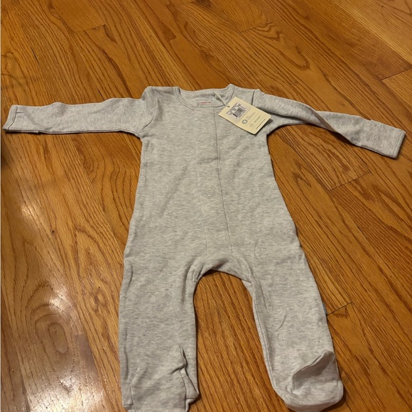 NWOT Magnetic Me modal sleeper 3-6 months - make diaper changes a breeze! - Picture 3 of 6